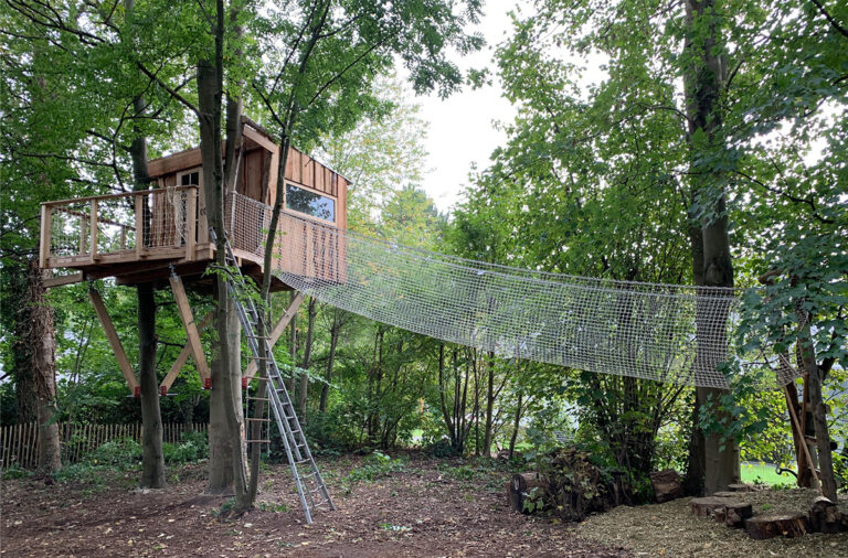 ferme nos pilifs cabane bois