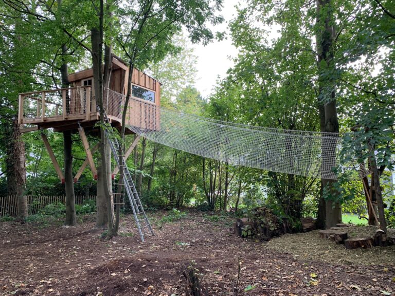 ferme nos pilifs cabane bois
